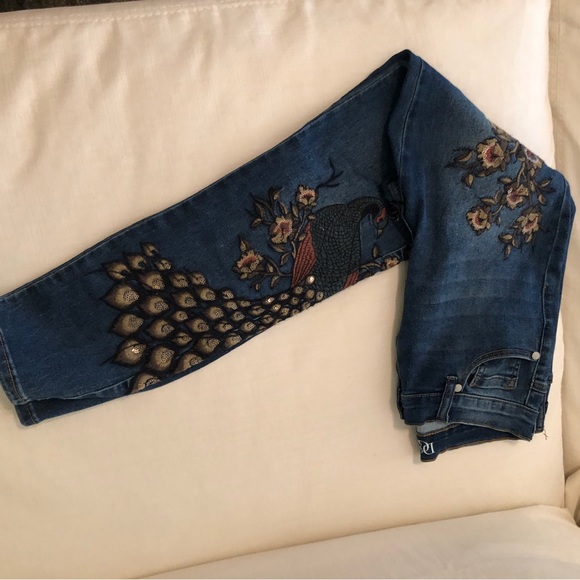 Set of two DianeGilman embroidered jeans - Picture 4 of 15